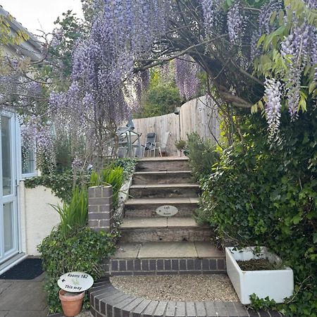 Rosemary House Brs Airport Accommodation Winford Exterior foto